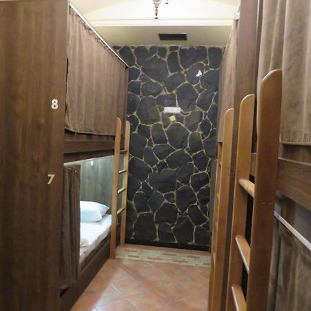 Hostel Jan In The Very Center 耶烈万 外观 照片