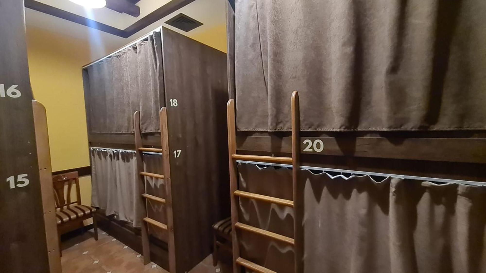 Hostel Jan In The Very Center 耶烈万 外观 照片