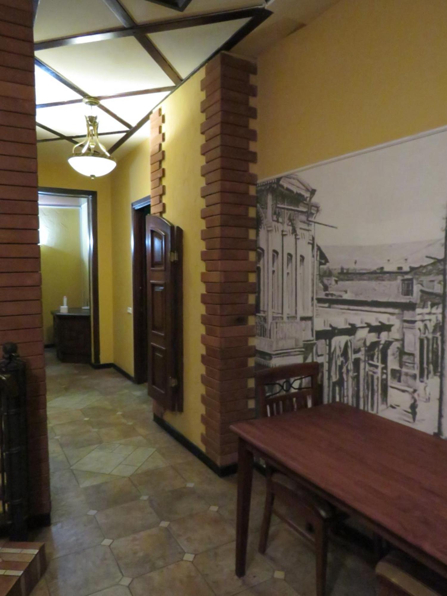 Hostel Jan In The Very Center 耶烈万 外观 照片