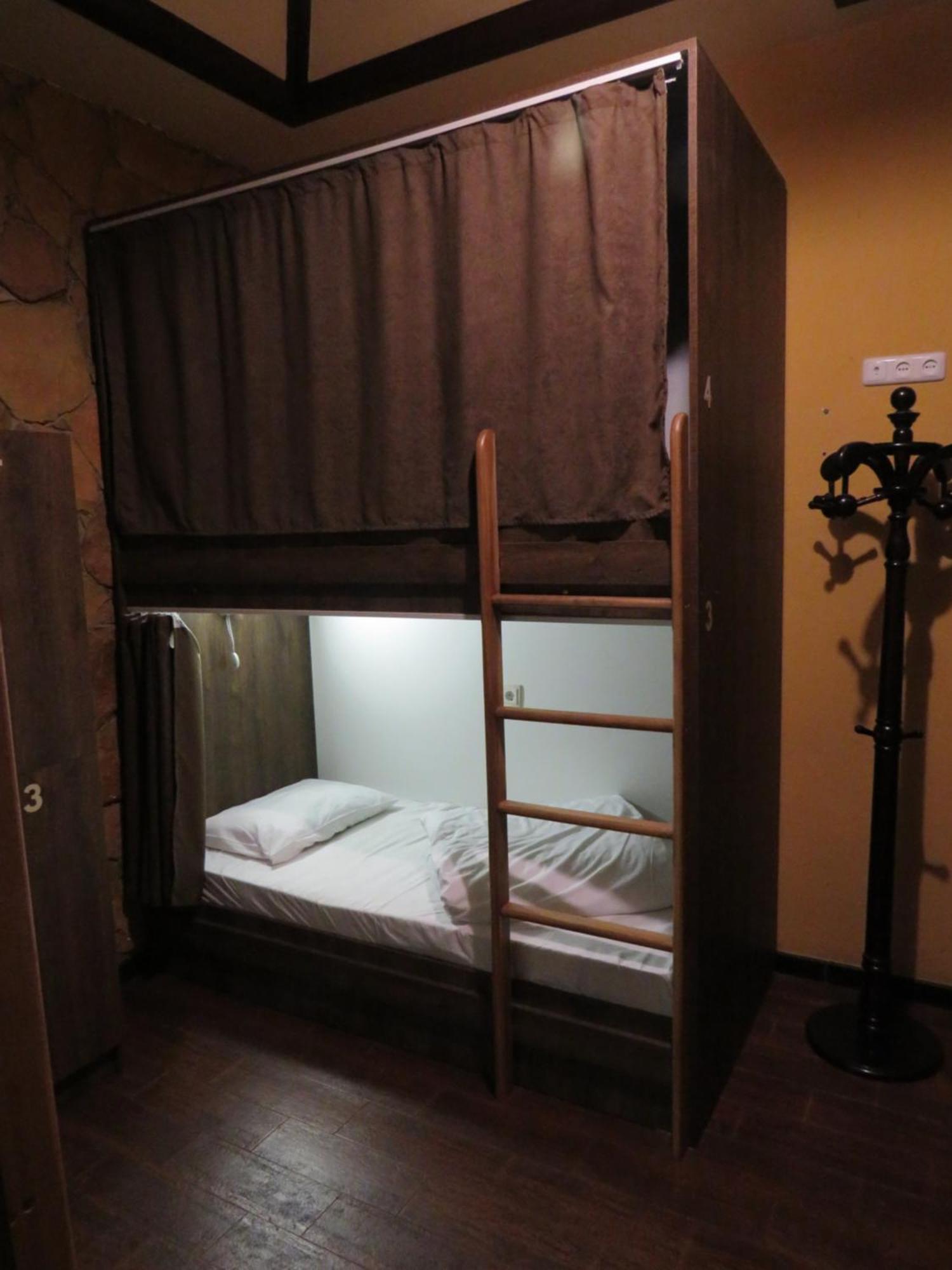 Hostel Jan In The Very Center 耶烈万 外观 照片