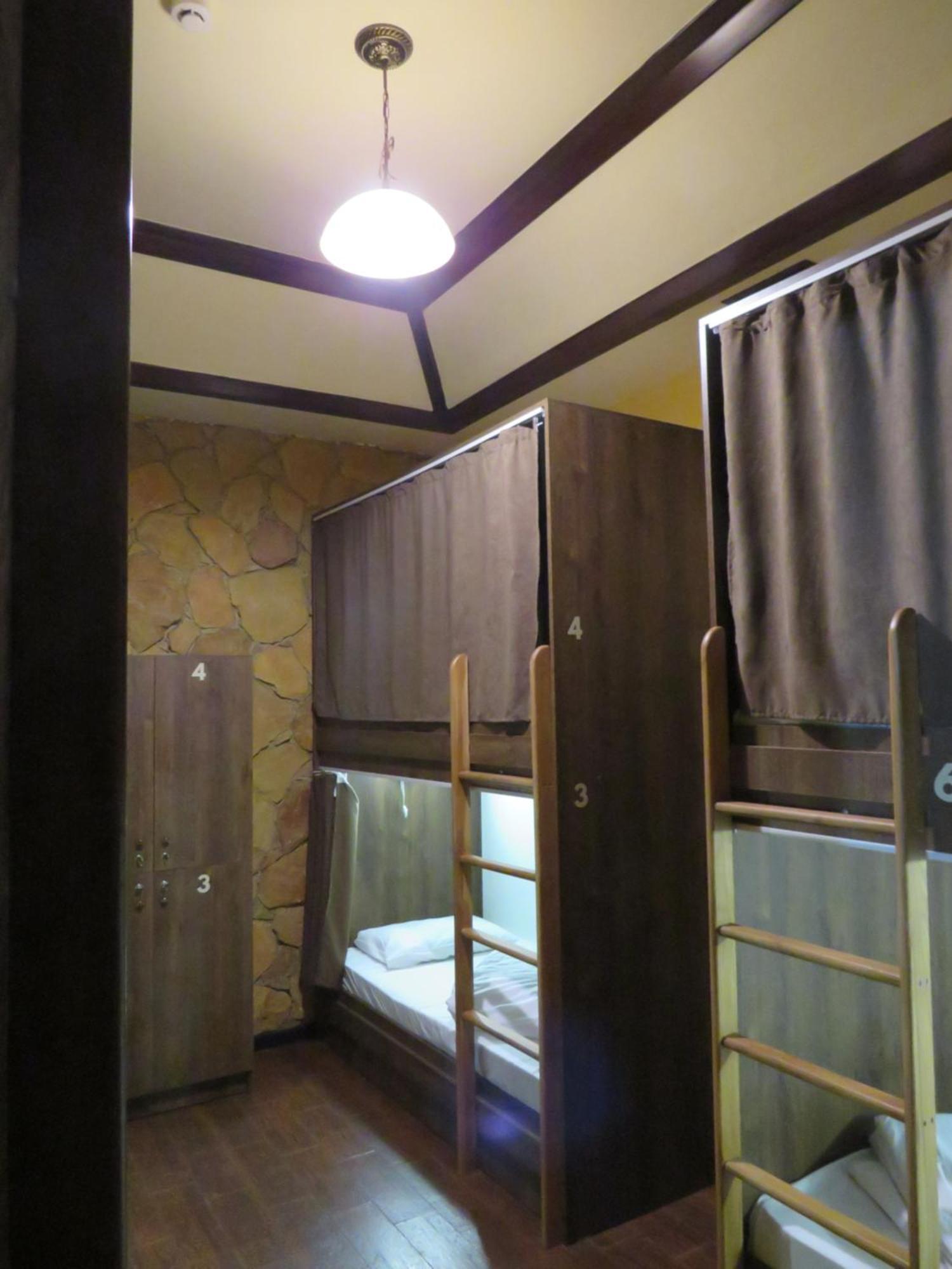 Hostel Jan In The Very Center 耶烈万 外观 照片
