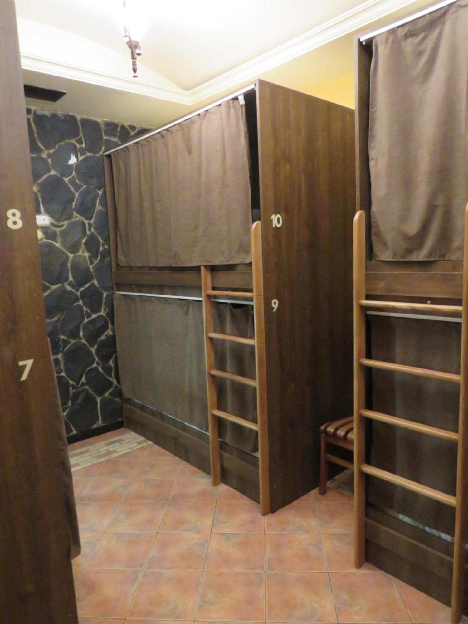 Hostel Jan In The Very Center 耶烈万 外观 照片