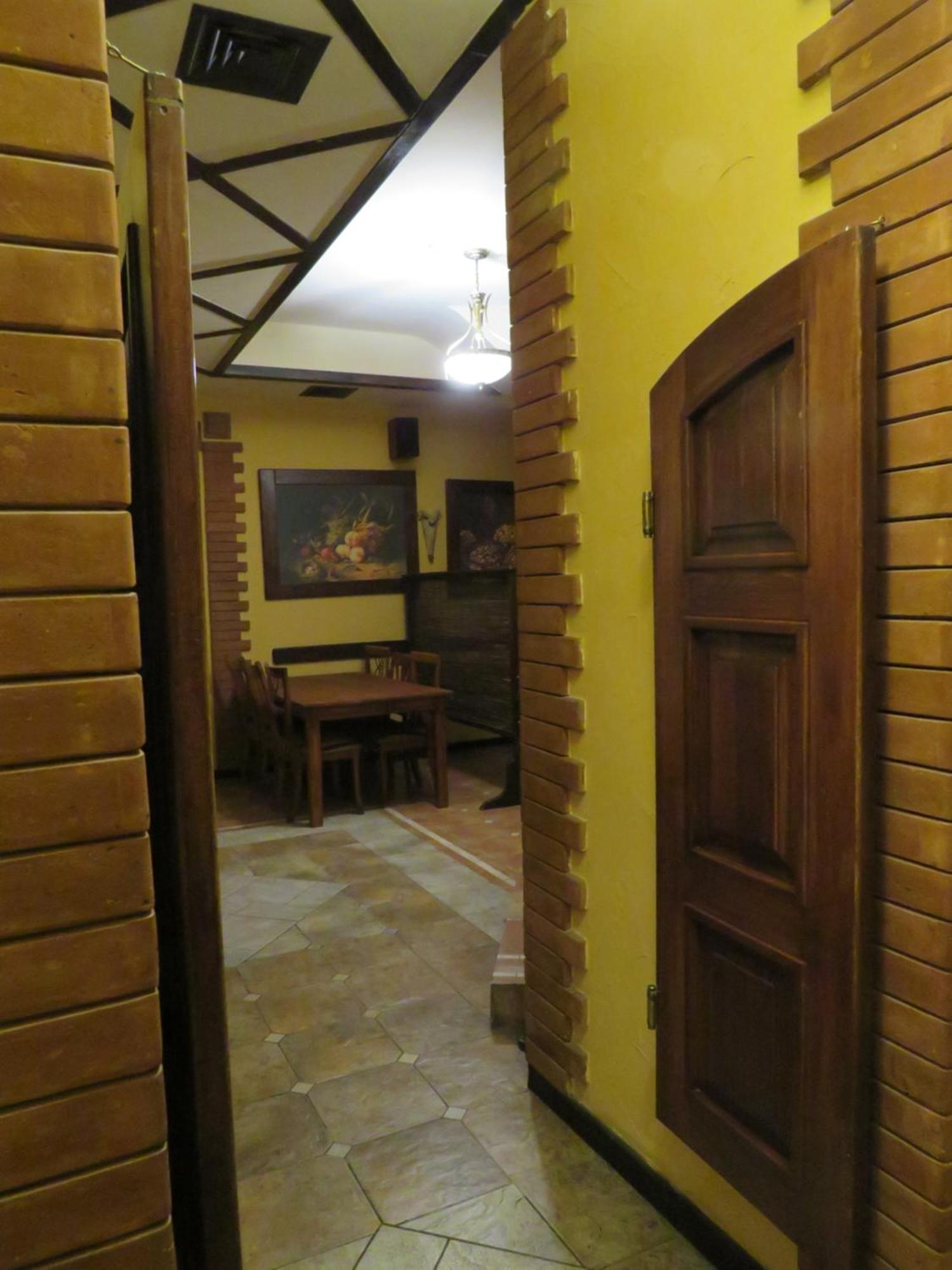 Hostel Jan In The Very Center 耶烈万 外观 照片